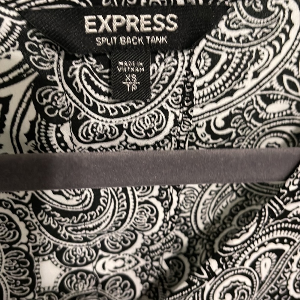 Express split back top - Picture 3 of 5